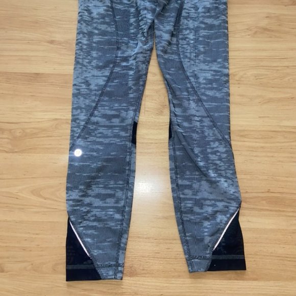 Size 6 Black and Grey Lululemon Leggings - Picture 2 of 5